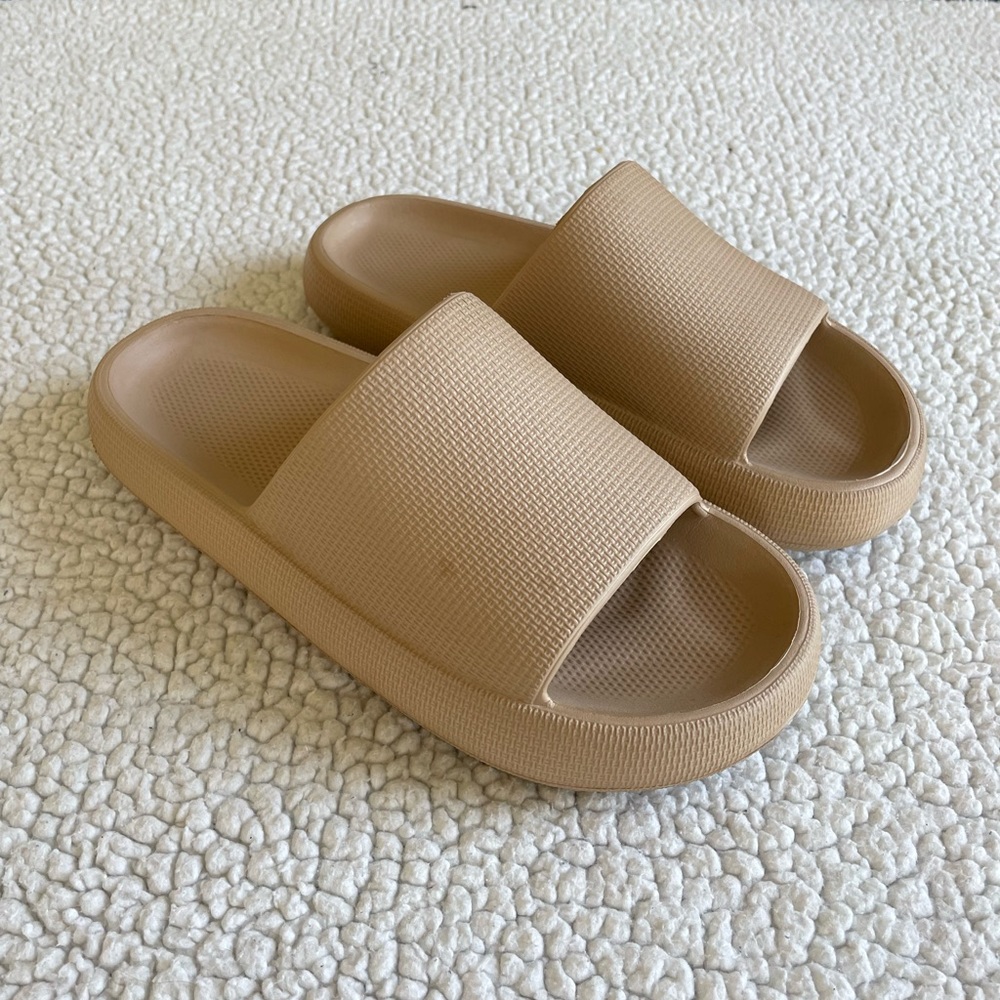 Beige Tan Comfy Platform Foam Slide Sandals size 8/9